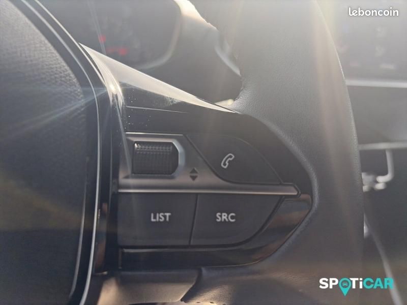 Peugeot 2008 1.2 PureTech 100ch S&S Style (image 18)