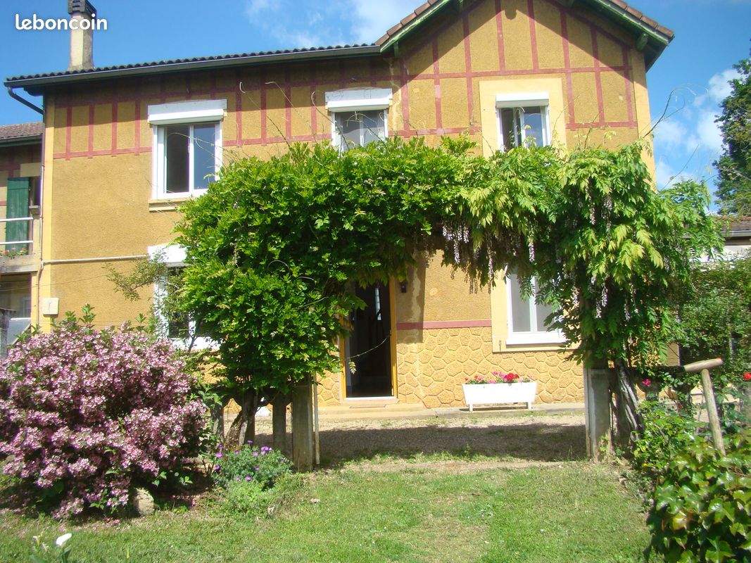 Local commercial 9 pièces 210 m² · à Mauzac-Et-Grand-Castang · 210 m² · 590 000 €