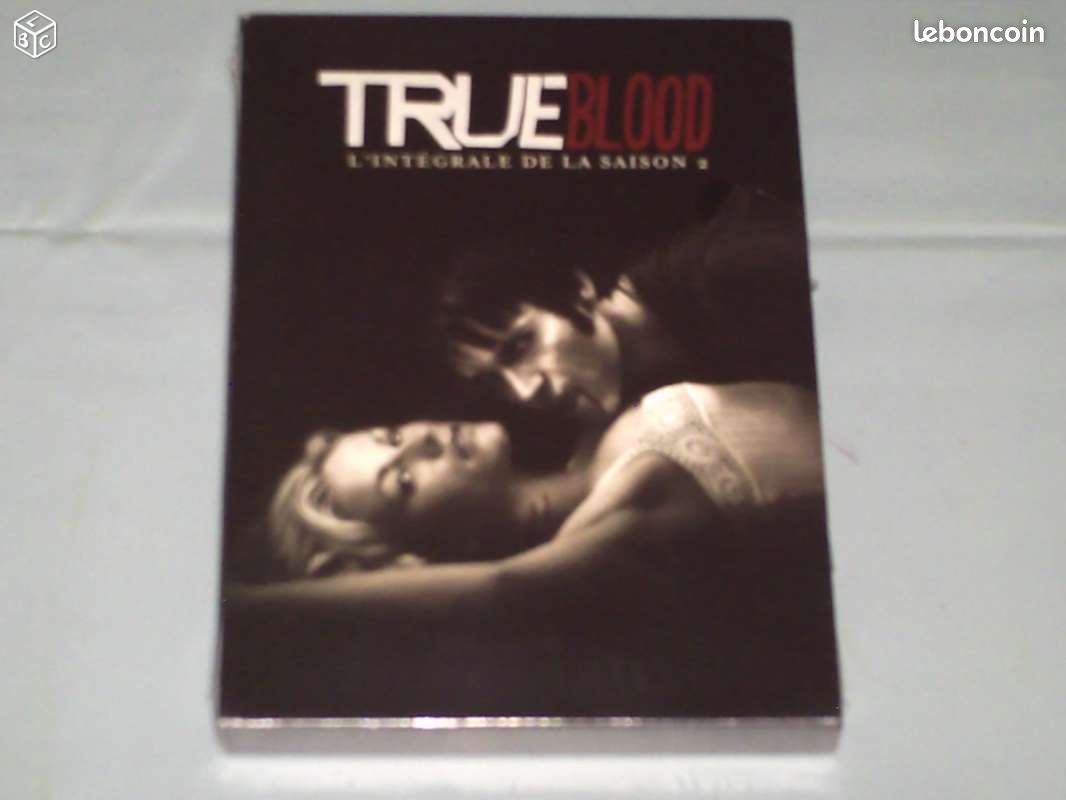 Coffret dvds TRUEBLOOD intégrale saison 2 (image 1)