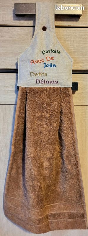 Essuie-mains brodé humoristique (image 2)