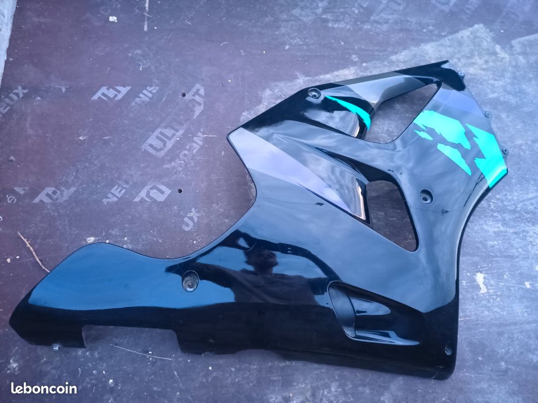 Carénage zx6r noir H8 droite (image 1)