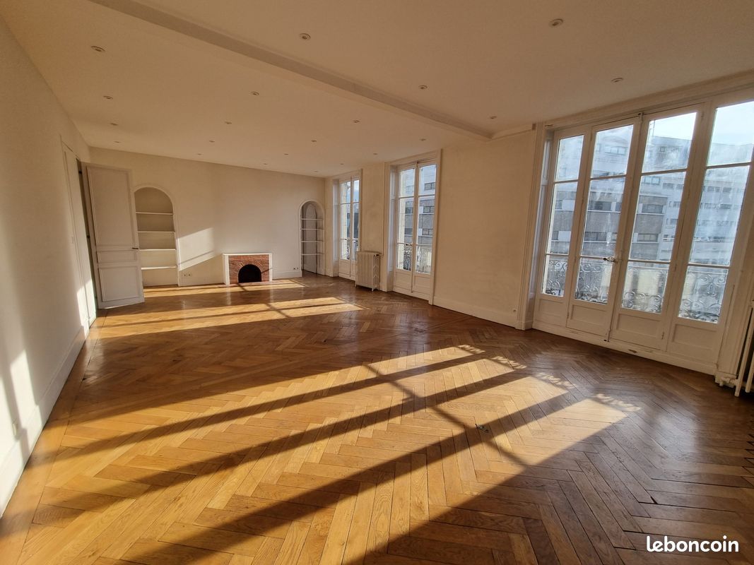 Appartement 4 pièces 157 m² · à Grenoble · 157 m² · 1 537 €/mois