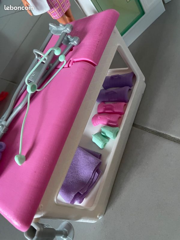 Barbie médecin et son cabinet médical (image 5)