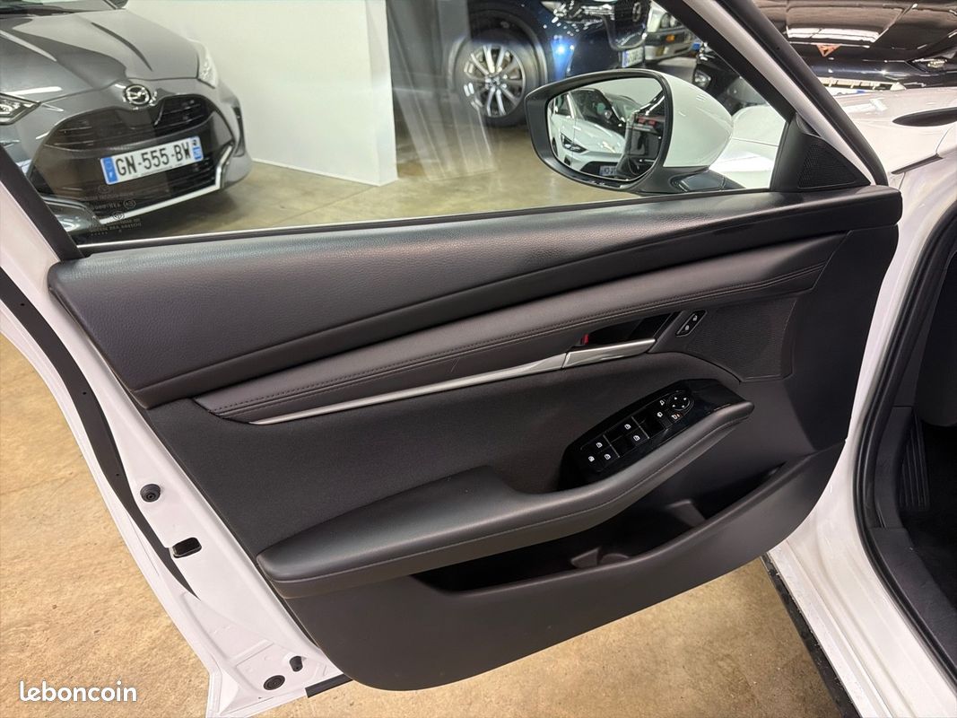 MAZDA Mazda3 5 portes 2.0L e-SKYACTIV-G M Hybrid 122 ch BVM6 Prime-Line (image 28)
