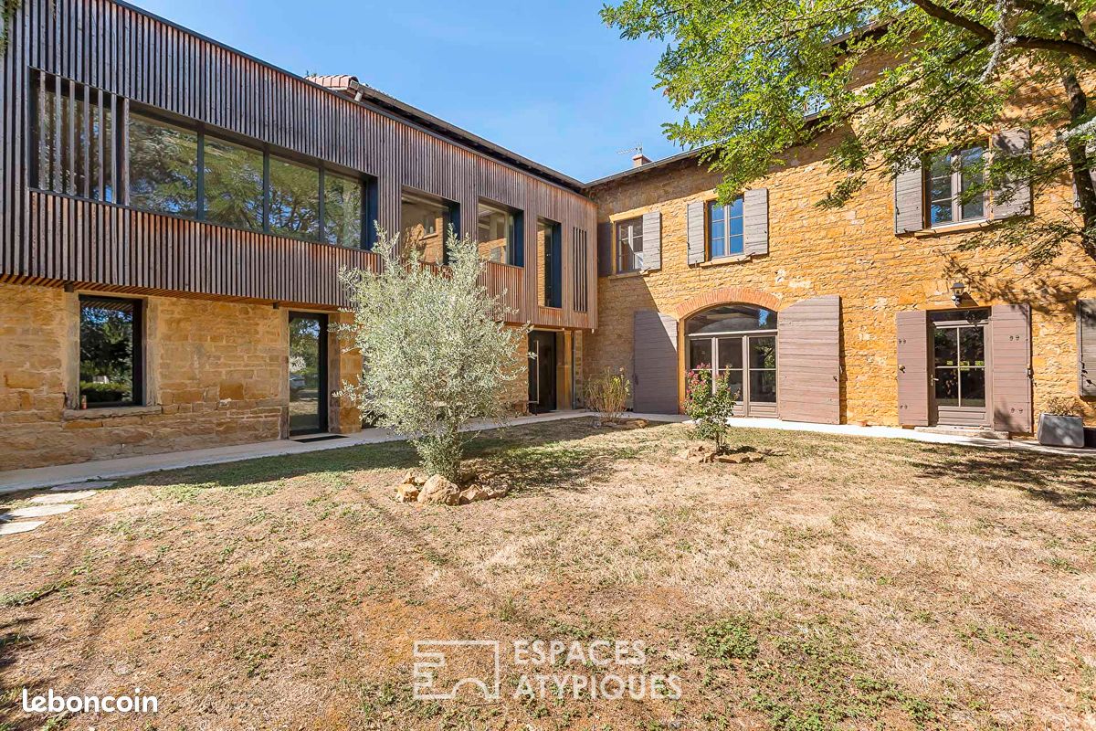 Maison 11 pièces 380 m² · à Chasselay · 380 m² · 1 090 000 €