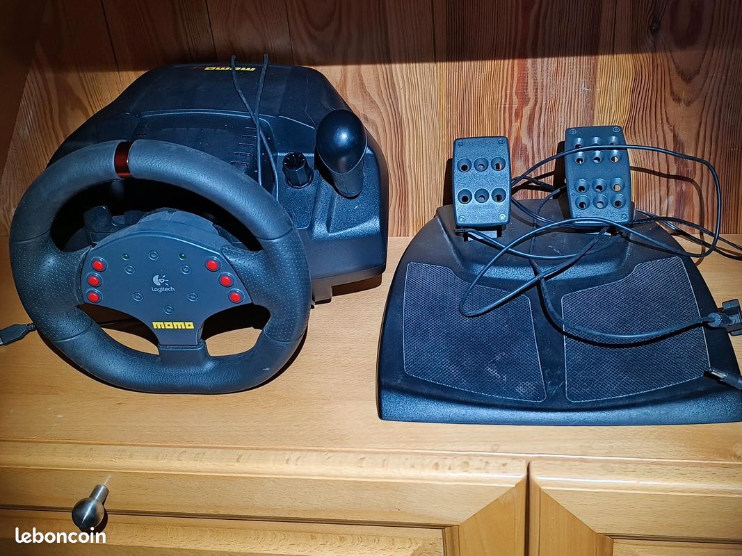 Logitech momo racing Volant retour de force PC (image 1)