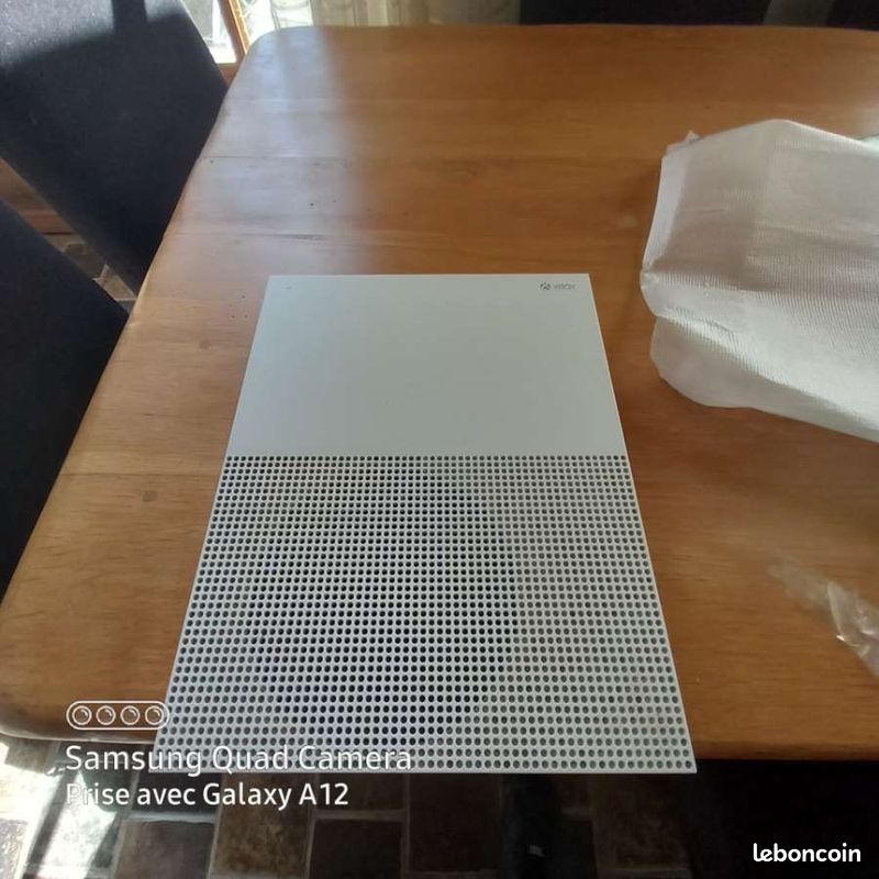 Xbox one s (négociable) (image 2)