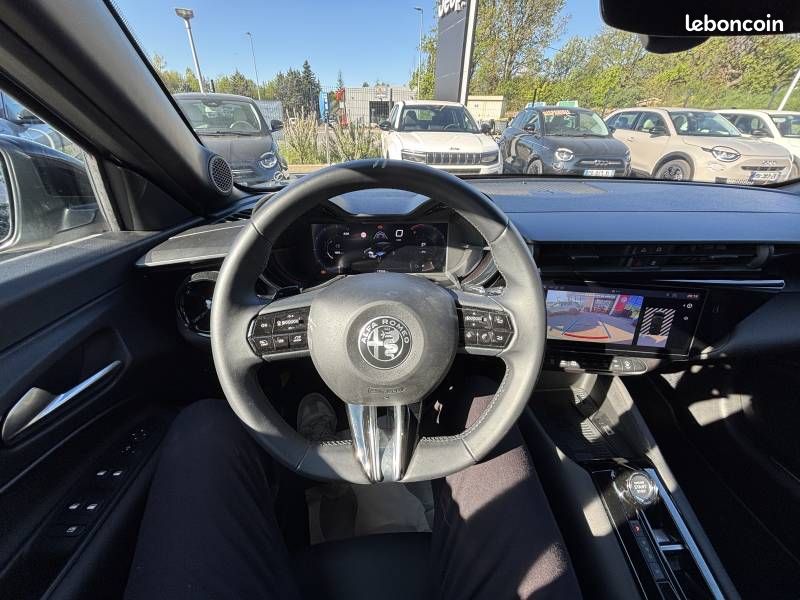 Alfa Romeo Junior 1.2 Ibrida 145 ch e-DCT6 Premium (image 14)