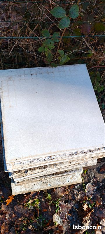 Carrelage 40x40 gris clair avec plinthes (image 1)