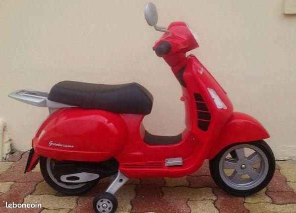 Scooter Vespa peg perego enfant (image 2)