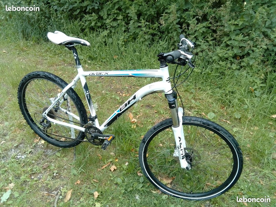 VTT BH en aluminium blanc, équipé de freins hydrauliques et d'une transmission 3 plateaux 9 vitesses Shimano Alivio. 27 vitesses au total (image 16)