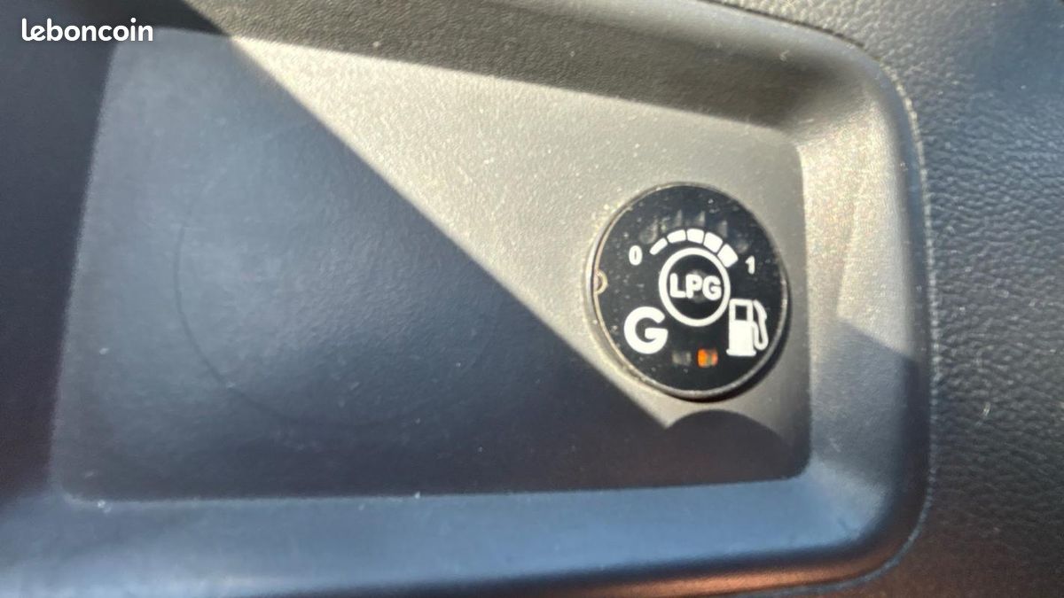 Dacia Duster ECO-GPL/ESS 100 4x2 Essentiel - 5P (image 25)