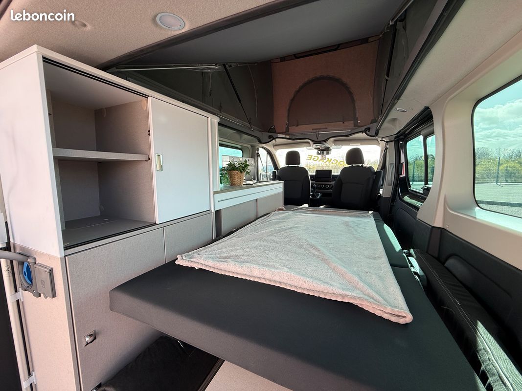 Van aménagé toit relevable - BURSTNER Playa C500 - Renault Trafic 2.0L DCI 150ch - boîte automatique - 5 places CG (amovible) (image 10)