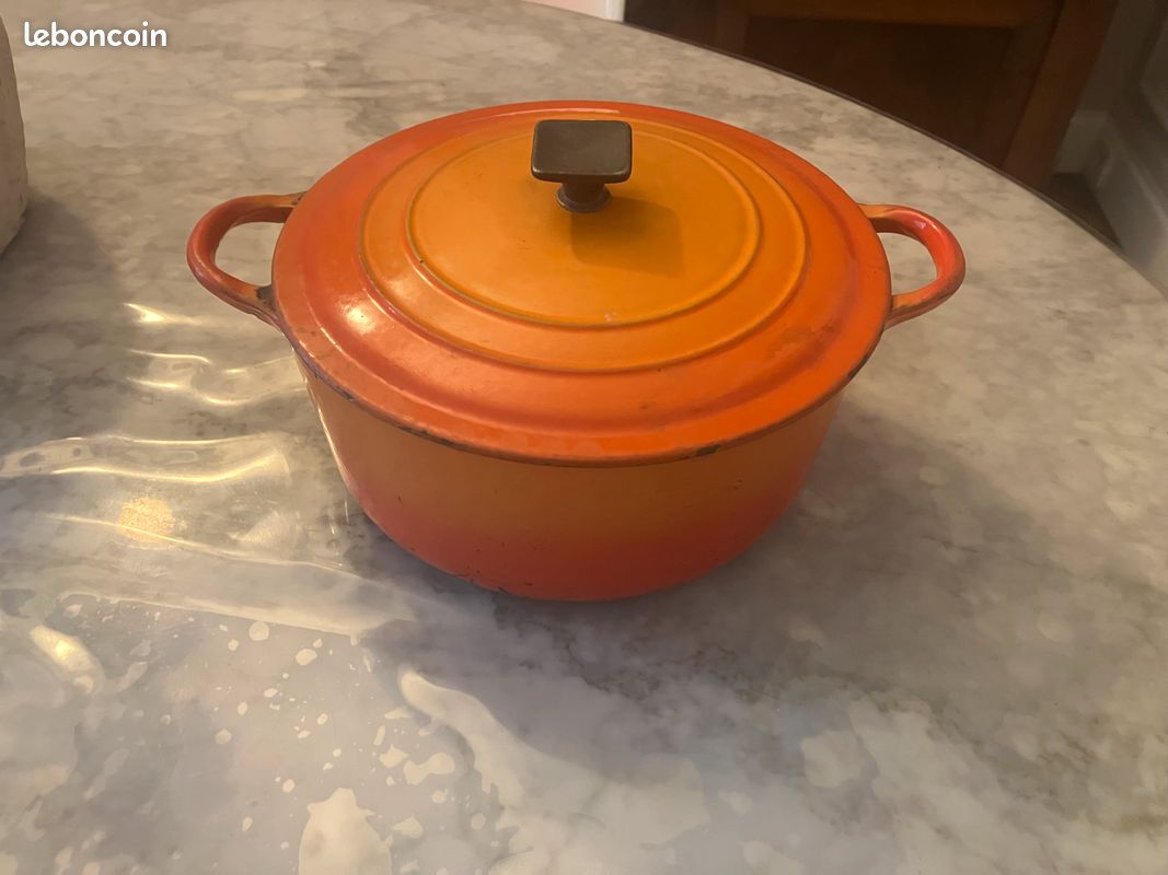 Ancienne cocotte Le Creuset (D'occasion) à Chézard St Martin pour CHF