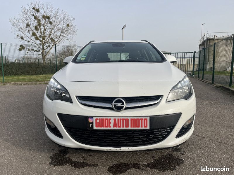 Opel ASTRA SPORTS TOURER 1.7 CDTI 110CH (image 2)