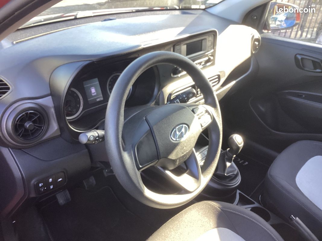 Hyundai i10 Initia ESSENCE (image 10)