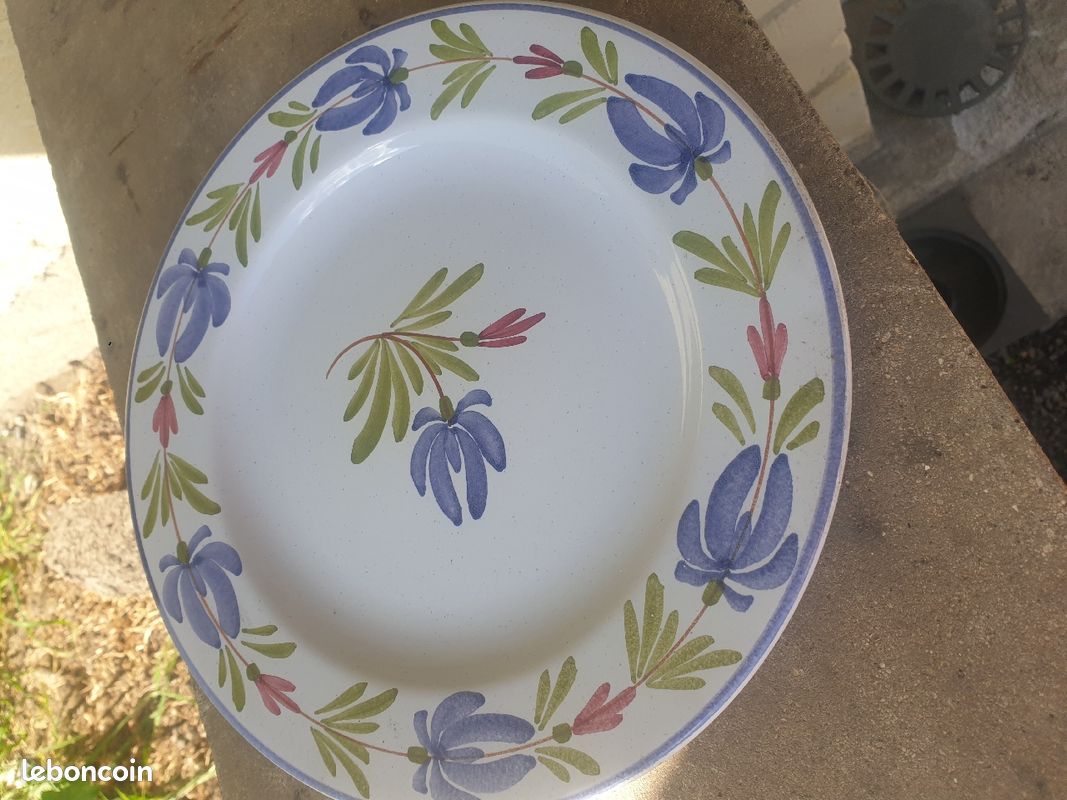 7 Assiettes porcelaine (image 1)