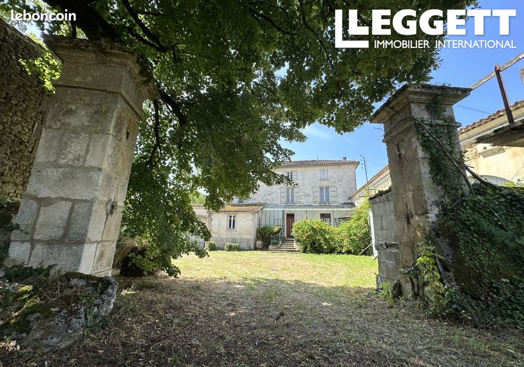 Maison 8 pièces 250 m² - Mosnac-Saint-Simeux 16120 (image principale 2)