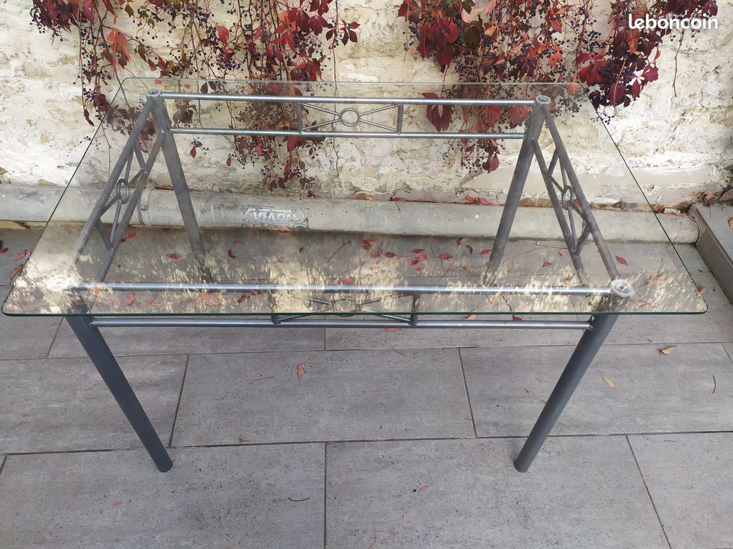 Table en verre (image 1)