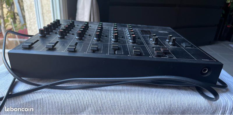 Table de mixage Yamaha RM602 vintage 6 voies (image 3)