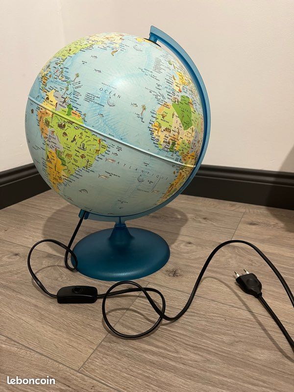 Globe terrestre lumineux pour enfant (image 1)