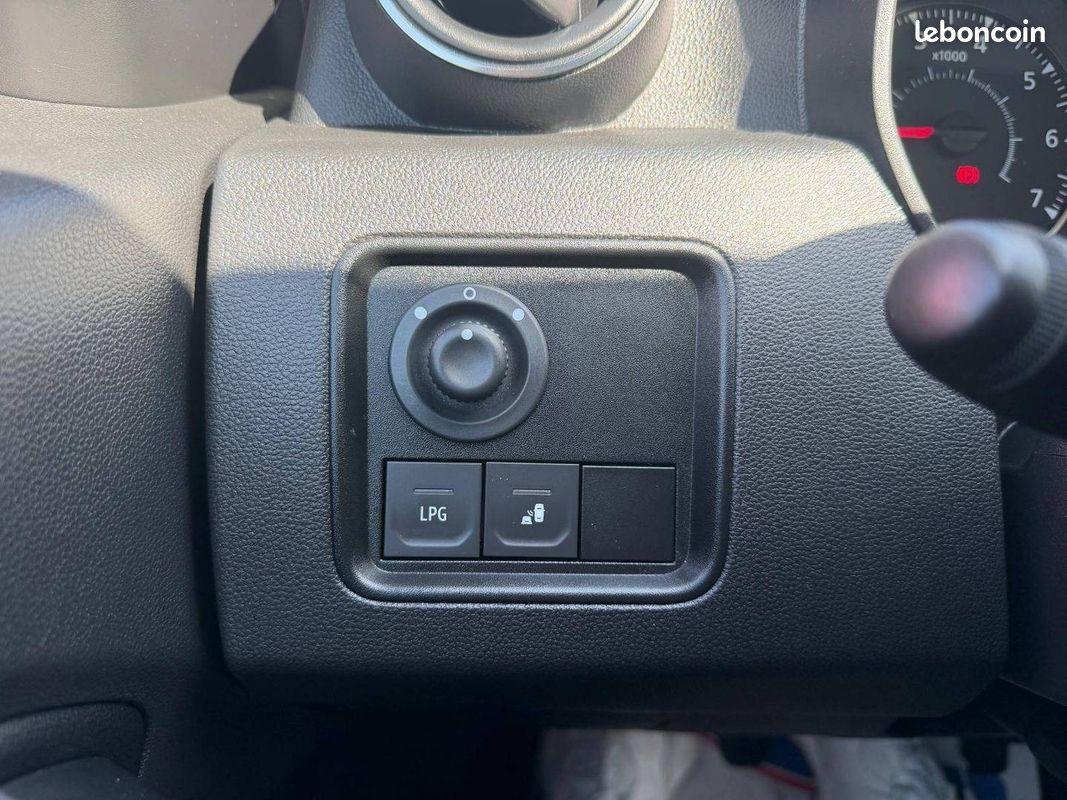 DACIA Duster ECO-G 100 4x2 Prestige + (image 20)