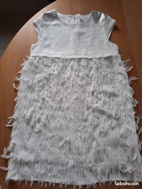 Très belle robe CATIMINI, peux convenir pour les cérémonies, 10 ans sur étiquette mais taille plutôt (image 1)
