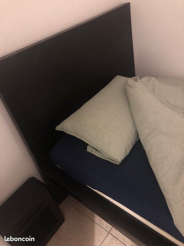 Lit 1 place (image 1)