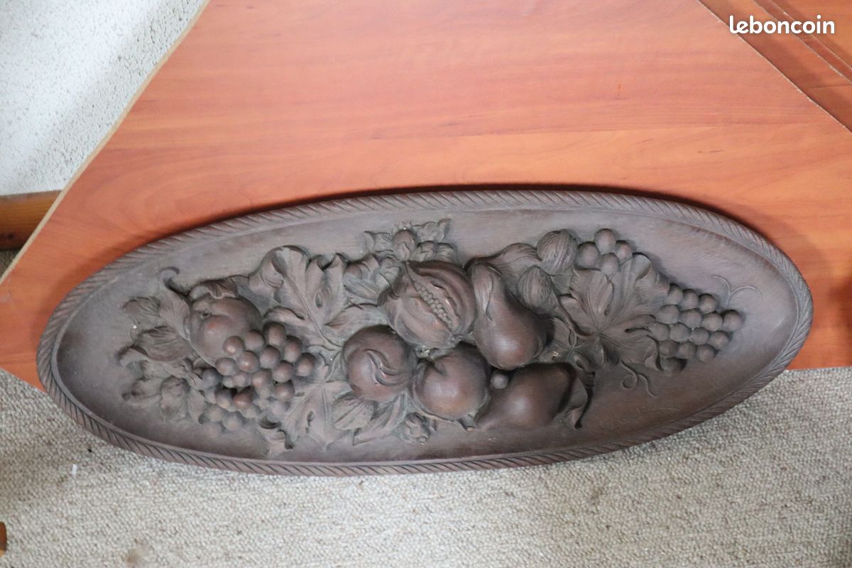 Plat en bois sculpté (image 1)