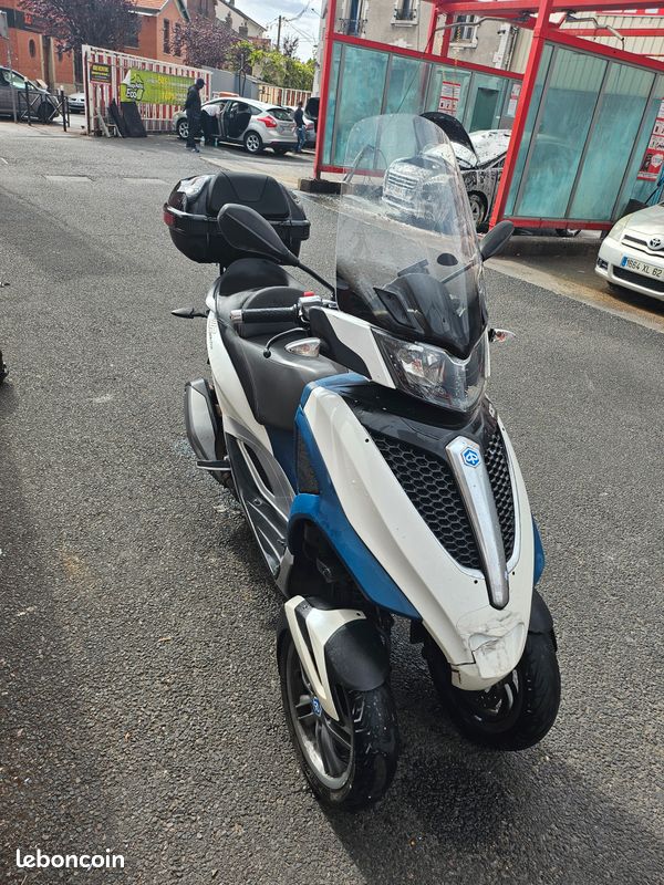 Scooter Piaggio MP3 Yourban 300cc – Année 2014 – 52 000 km (image 1)