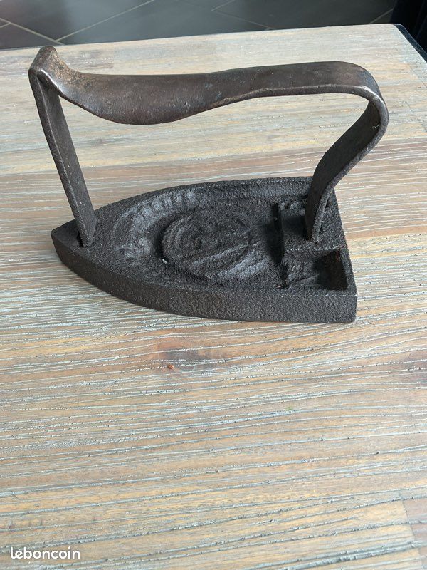 FER À REPASSER ancien fonte à charbon en laiton avec manche en bois EUR 90,00 - FR