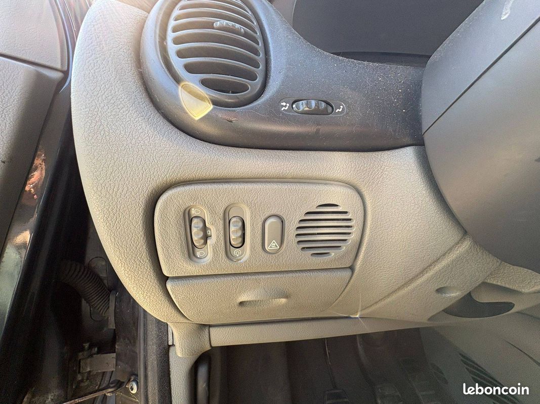 RENAULT Scenic 1.9 dCi 120 Pack Expression (image 22)