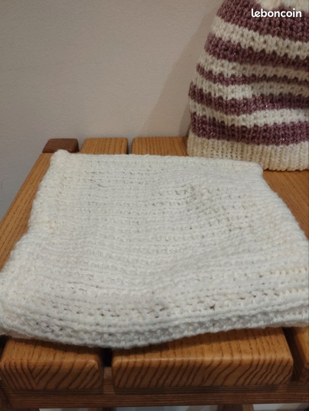Bonnet snood blanc et rose à paillettes (image 5)