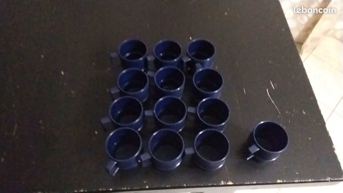 Lot de 13 petites tasses Tupperware en dînette (image 1)