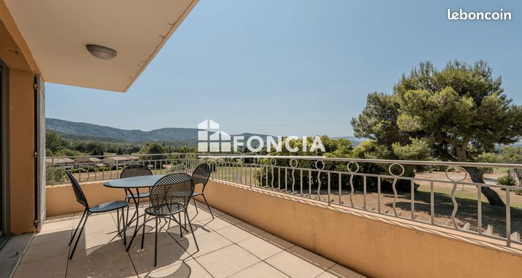 Exclusivité Foncia, joli T2 de 37.6m2 au 1er et dernier étage avec terrasse. Ilot Petrarque