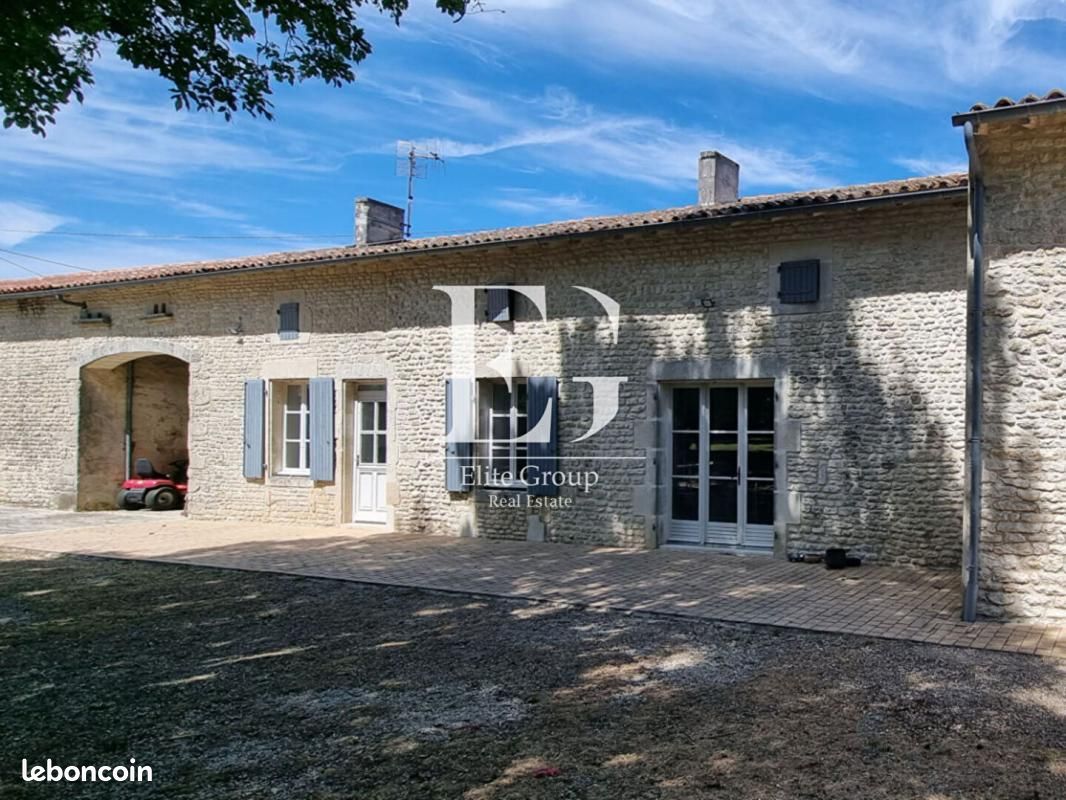 Maison 7 pièces 232 m² - Verdille 16140 (image principale 0)