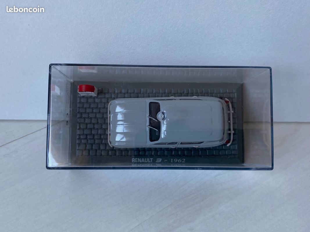UNIVERSAL HOBBIES UH 1/43 - Citroen Autochenille K1 Traversée du Sahara