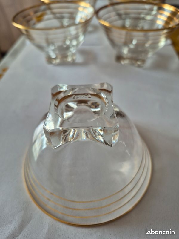 Lot de 9 coupes à champagne/ coupelles Art Déco Vintage. Pied carré et liserés dorés (image 4)