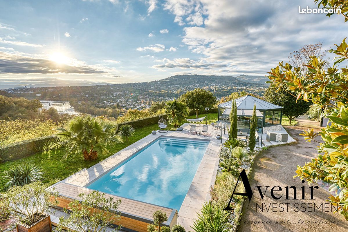 Maison 8 pièces 223 m² · à Caluire-et-Cuire · 223 m² · 1 390 000 €