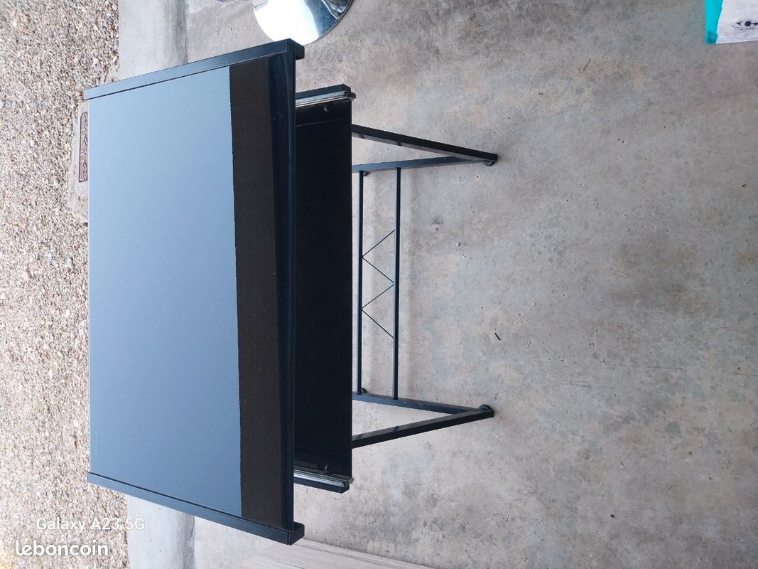 Petit bureau (image 1)