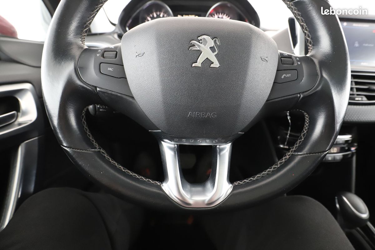 Peugeot 2008 1.2 PureTech Allure EAT6 110 ch (image 15)