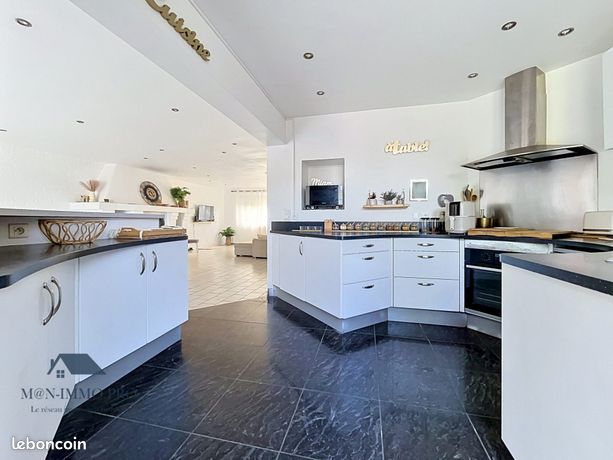 Maison 6 pièces 205 m²