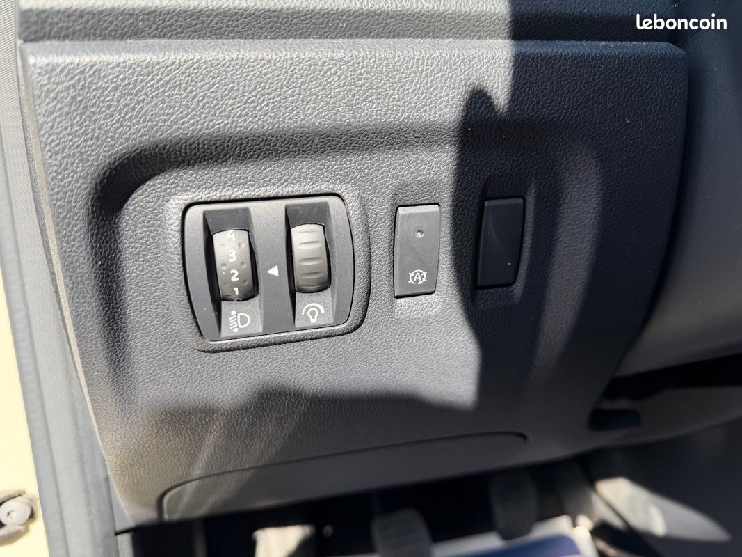 RENAULT CAPTUR TCe 90 Energy Life (image 19)