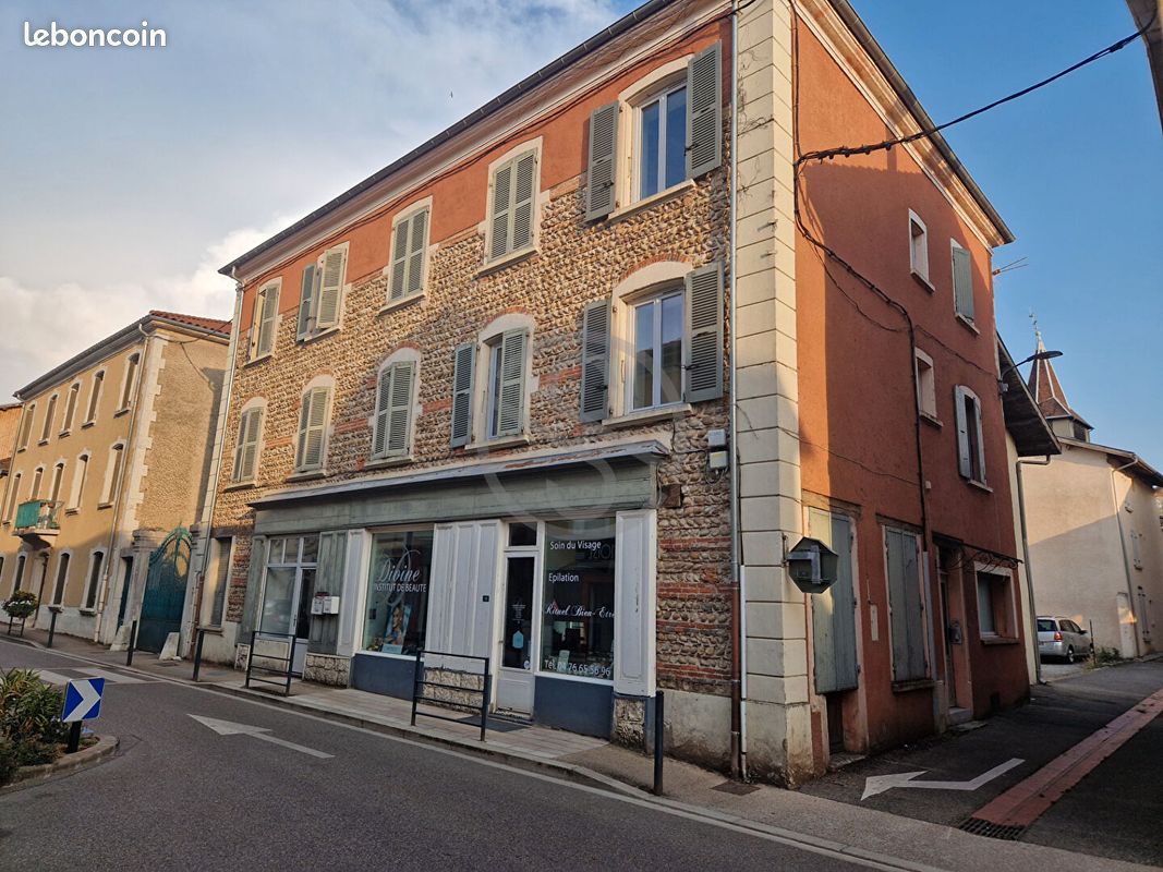 Appartement 3 pièces 90 m² · à Saint-Étienne-de-Saint-Geoirs · 90 m² · 156 000 €