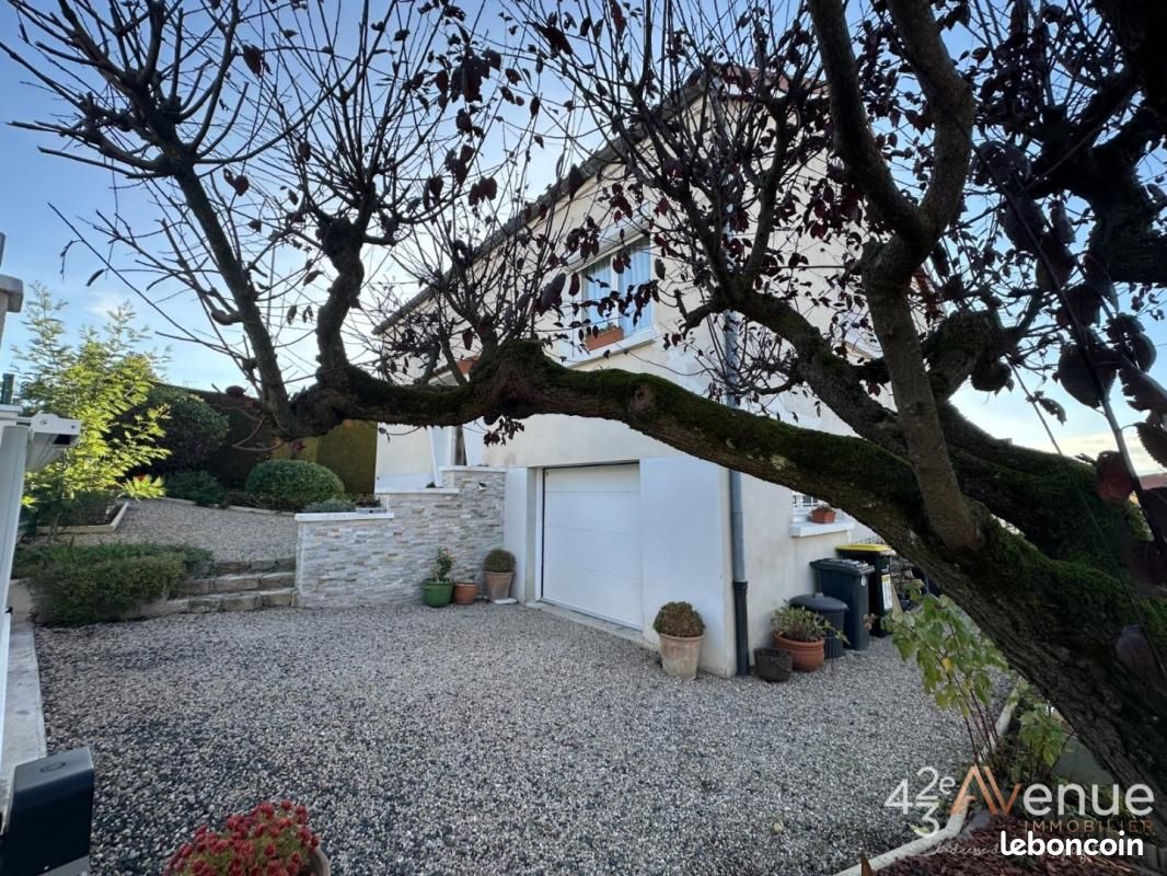 Maison 6 pièces 108 m² · à Andrézieux-Bouthéon · 108 m² · 231 000 €
