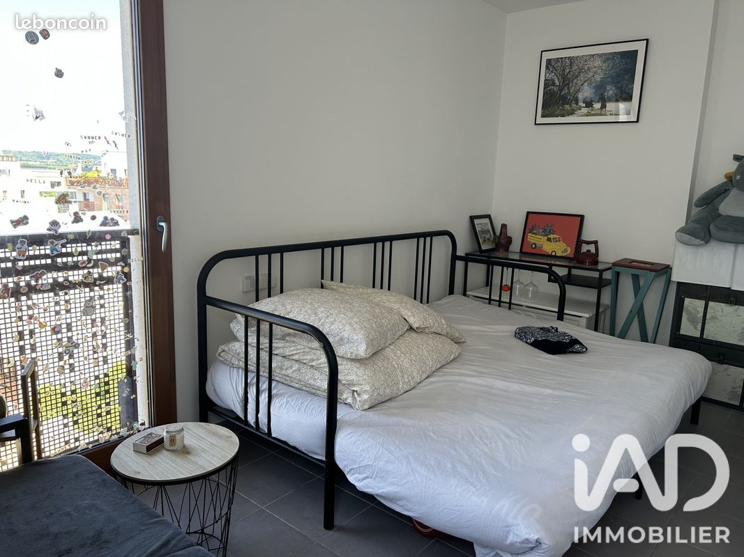 Appartement 1 pièce 25 m² · à Saint-Cyr-l'École · 25 m² · 710 €/mois