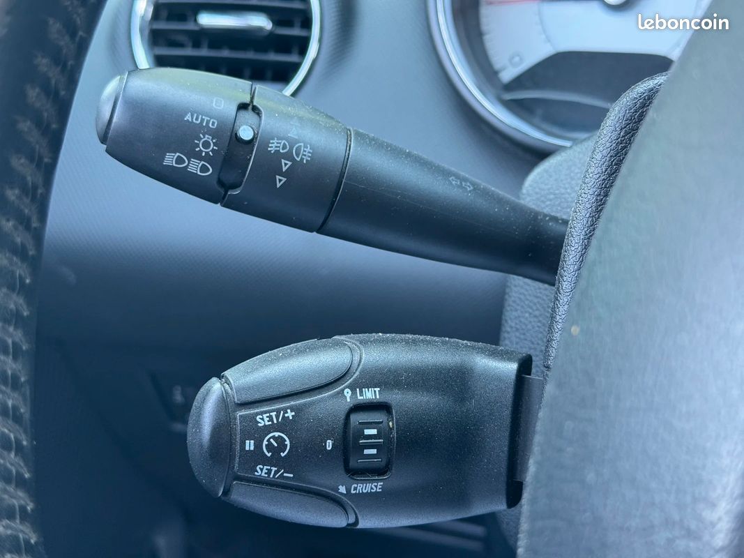 PEUGEOT 308 1.6 THP 200ch GTi (image 22)