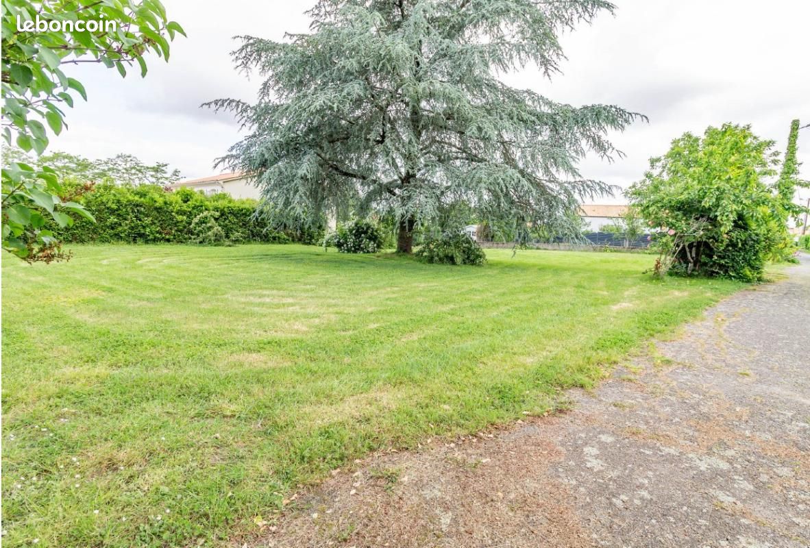 Terrain 750 m² Aizenay · 106 811 €