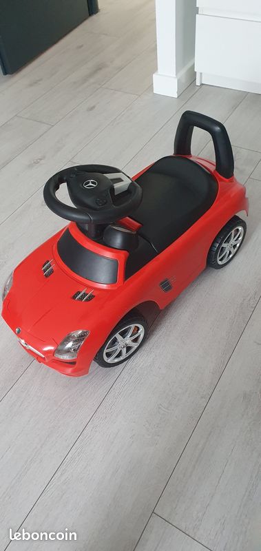 Voiture Mercedez Benz à pousser par pieds (image 7)