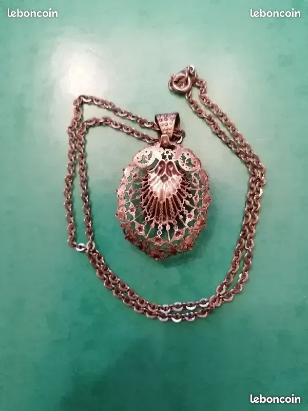 Collier Vintage Avec Pendentif Pierre Verte - Métal Argenté - Ancien - Occasion En Bon état
